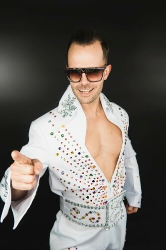 Stripper Kevin als Elvis