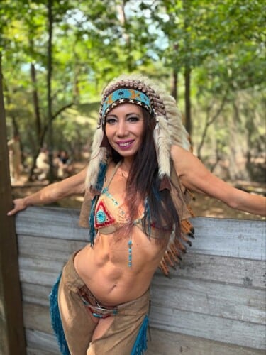 indiaan striptease show van Michele