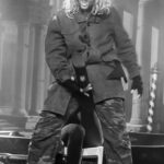 Stripper Jay met de komische striptease show als zwerver