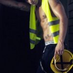 Mannelijke stripper als klusjesman