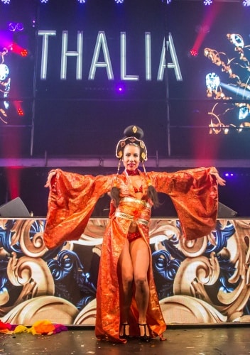 Striptease Michele als Geisha