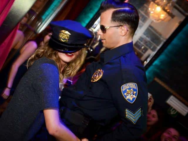 Politie agent stripper huren in Rotterdam