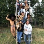 Aap stripper een komische striptease prank