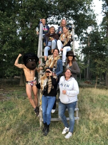 Aap stripper een komische striptease prank
